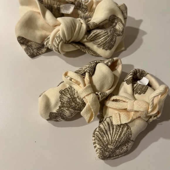 Thanksgiving Turkey bow and booties set Kate Quinn size 0-3 months - Picture 6 of 7